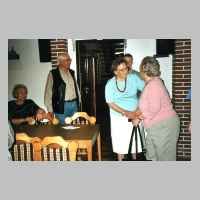 59-05-1260 Kirchspieltreffen Schirrau 2006 - Abschied Frau Kroell-Troyke und Liselotte Sambraus.jpg